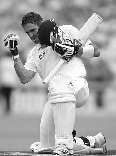 The Ashes - 2010/11 - England Dominates